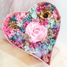Load image into Gallery viewer, Hearthshape Box Rose Preserved Flower (Medium)