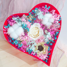 Load image into Gallery viewer, Hearthshape Box Rose Preserved Flower (Medium)
