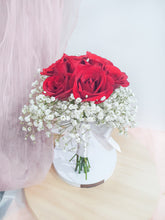 Load image into Gallery viewer, Medium Elegant Red (Fresh Flower)