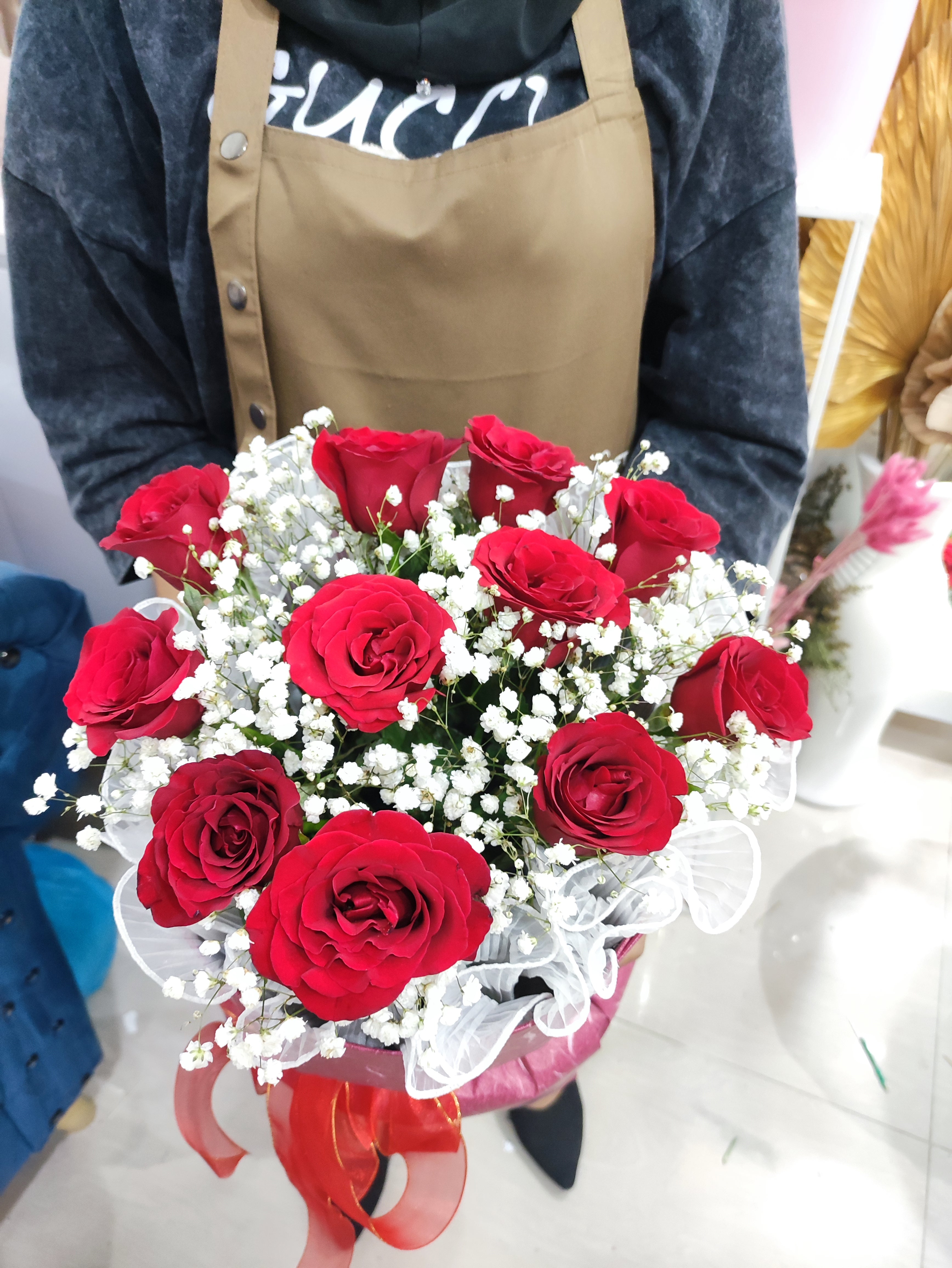 Red Rose & Baby Breath (11 stalks) β AURORA FLORIST