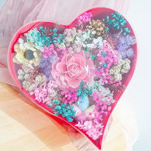 Load image into Gallery viewer, Hearthshape Box Rose Preserved Flower (Big)
