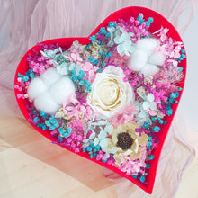 Load image into Gallery viewer, Hearthshape Box Rose Preserved Flower (Small)
