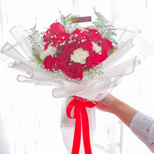 Load image into Gallery viewer, Sexy Red 15 Roses - Valentine&#39;s Day

