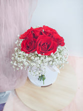 Load image into Gallery viewer, Medium Elegant Red (Fresh Flower)

