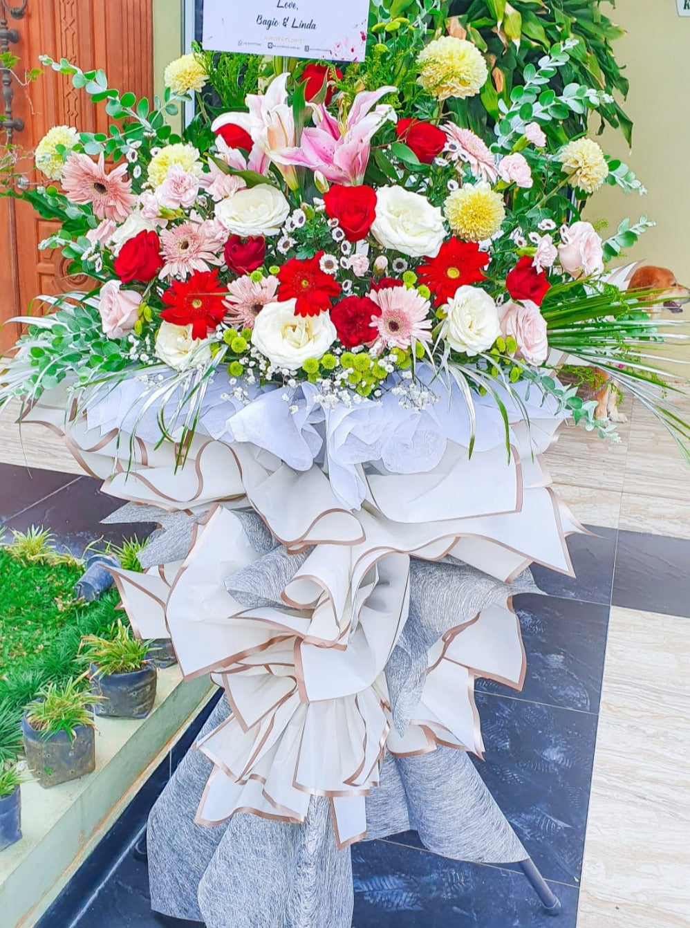 Flower Stand Bouquet - Roses, Gerbera Daisy & Lily (Fresh Flower)