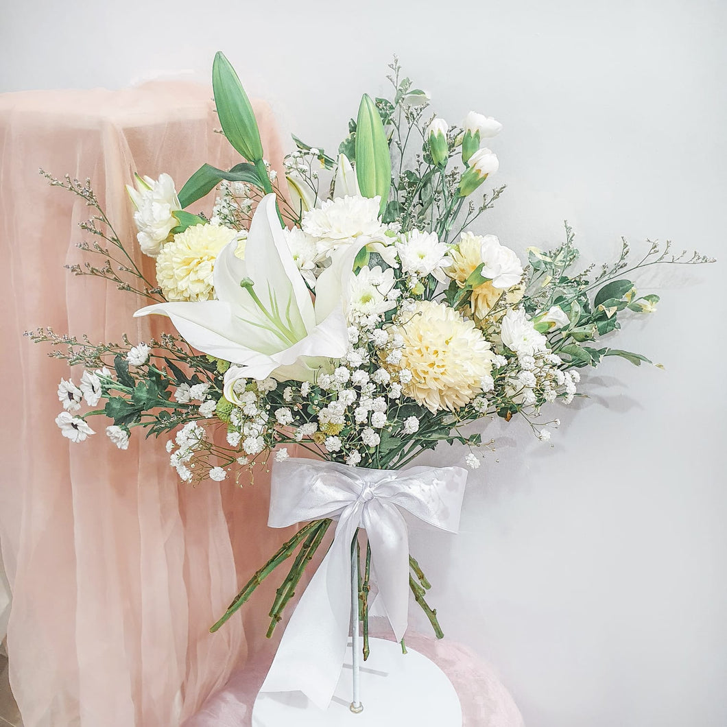 White Lily Bridal (Fresh Flower)